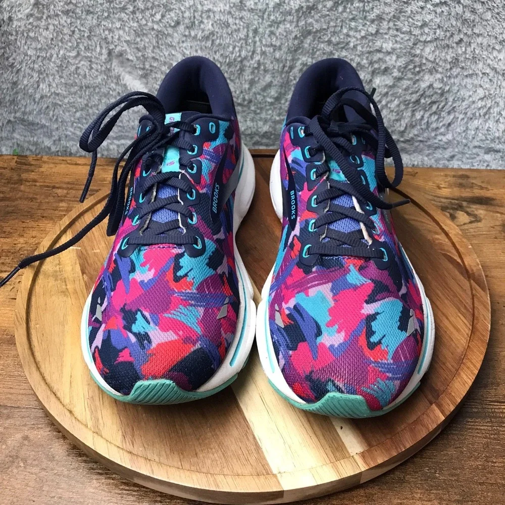 Brooks minor wear